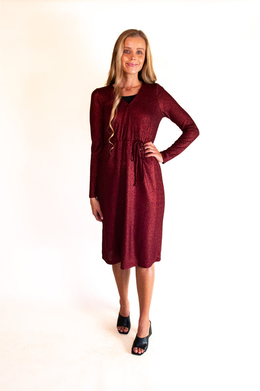 The Raya Sparkle Midi Dress in Cranberry